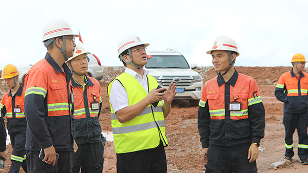 �������ܲõ�����һ�߿�չ�徲�������